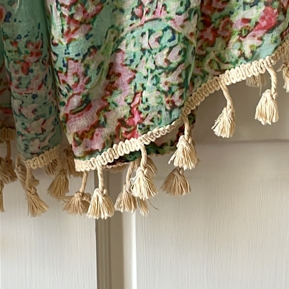 Women’s Beautiful Pastel Scarf/Wrap - Picture 2 of 7